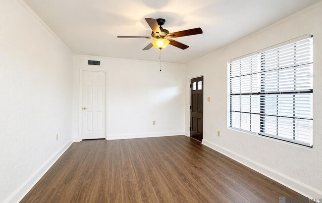 Building Photo - 2961 Greenwood Dr