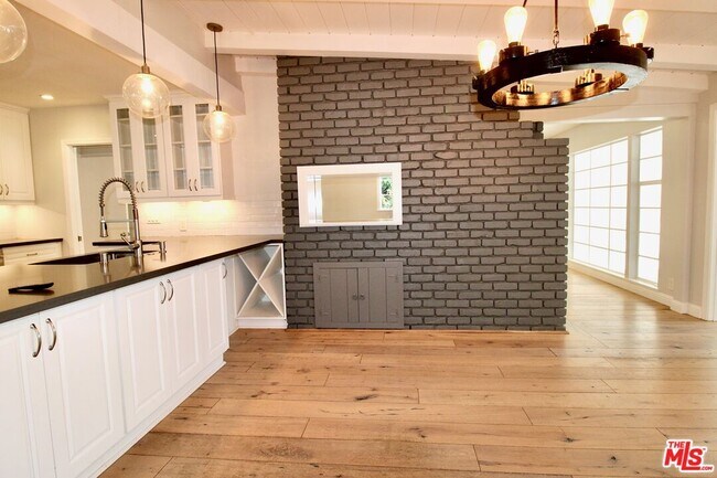 Building Photo - 5415 Coldwater Canyon Ave