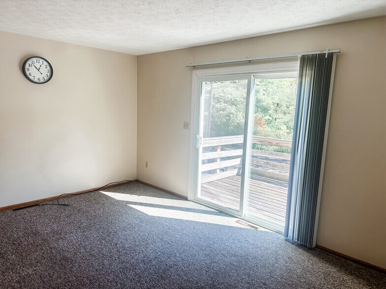 Sliding glass doors to balcony - 5229 Rule Rd
