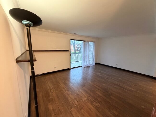 Building Photo - 5850 W 87th St