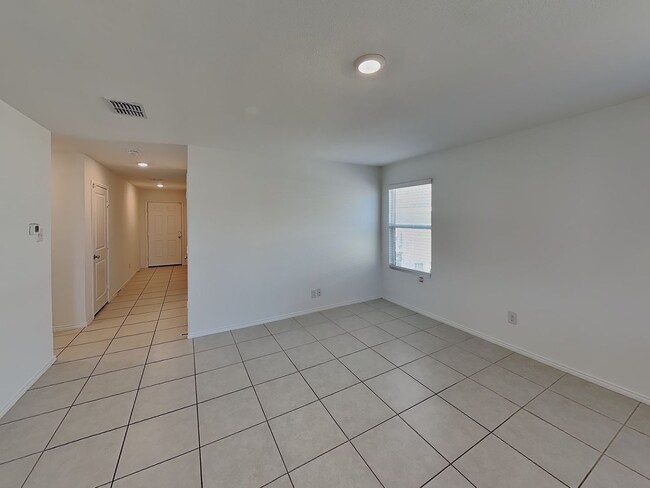 Building Photo - Modern Comfort Meets Prime Location – Single-Story Living at Its Best!
