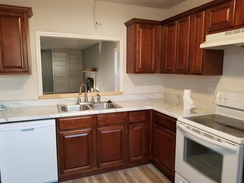 Building Photo - 3 Briarwood Cir