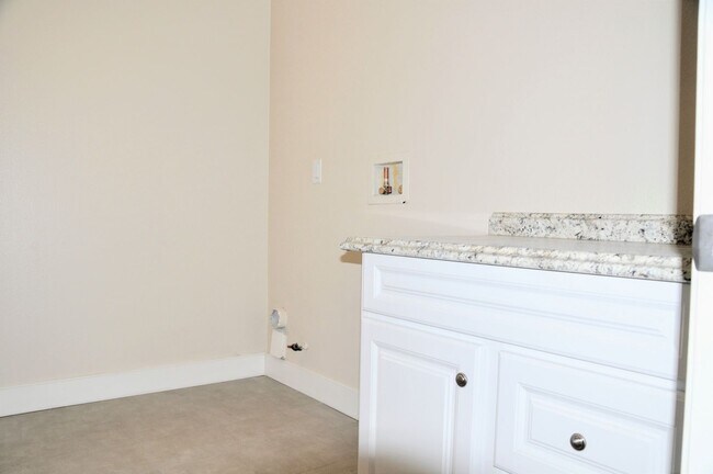 Building Photo - 15655 Iron Spring Ln