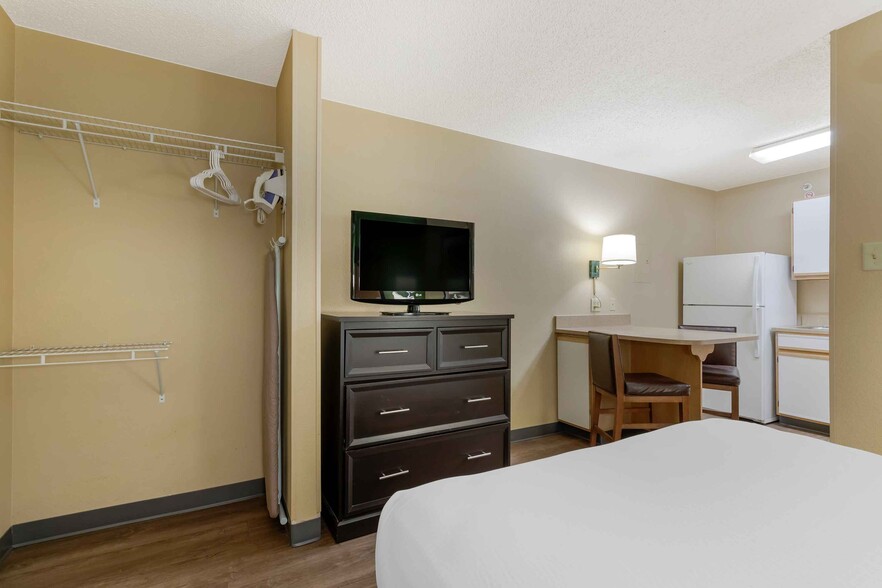 Building Photo - Furnished Studio-San Antonio - Airport