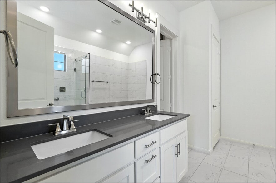 Building Photo - 2284 Bower Ln