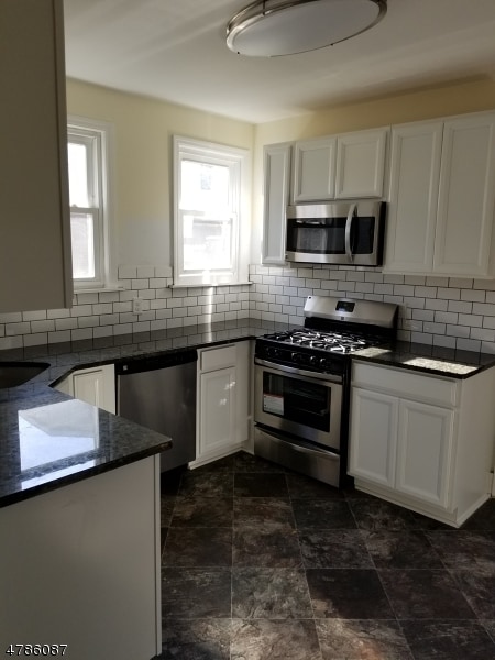 Primary Photo - 11 Lewis St