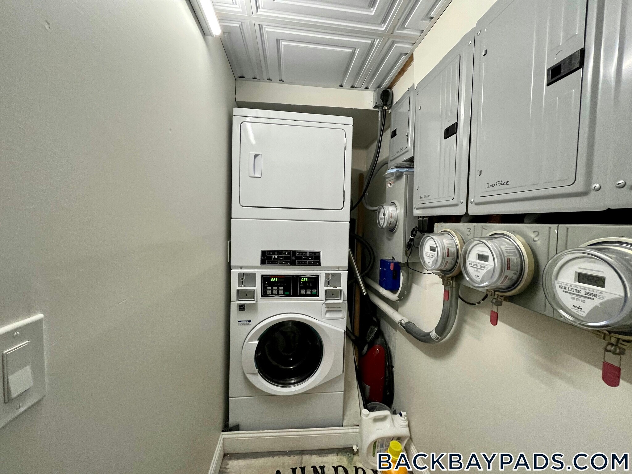 Building Photo - 49 St Germain St