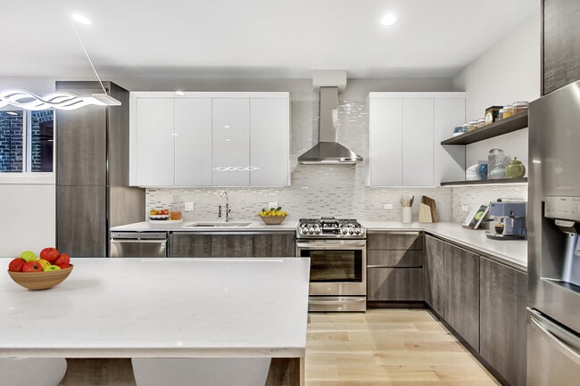 Building Photo - 1042 S Oakley Blvd Apartments