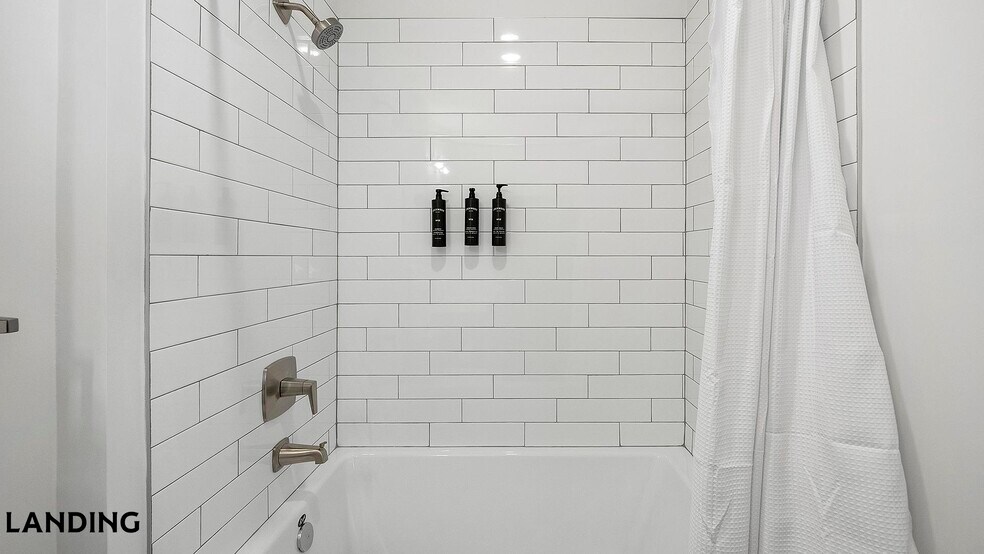 Building Photo - 2800 Milan Ct
