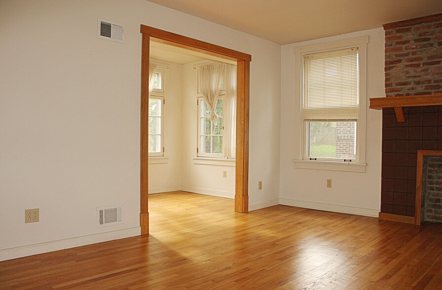 LR entry to sunroom (Southeast) - 5840 Alderson St