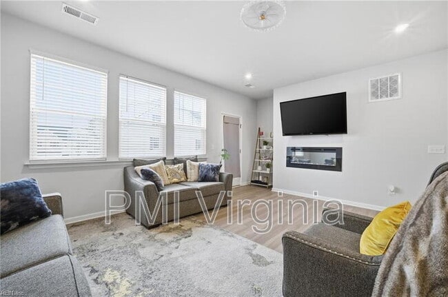 Building Photo - 405 Asuza St