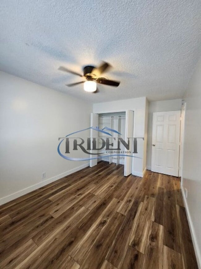 Building Photo - This is a cute 2 bedroom, 1 ½ bath townhouse.