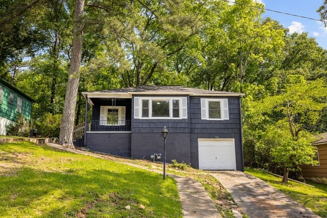 Building Photo - Beautifully Renovated 3 Bedroom 2 Bath Home