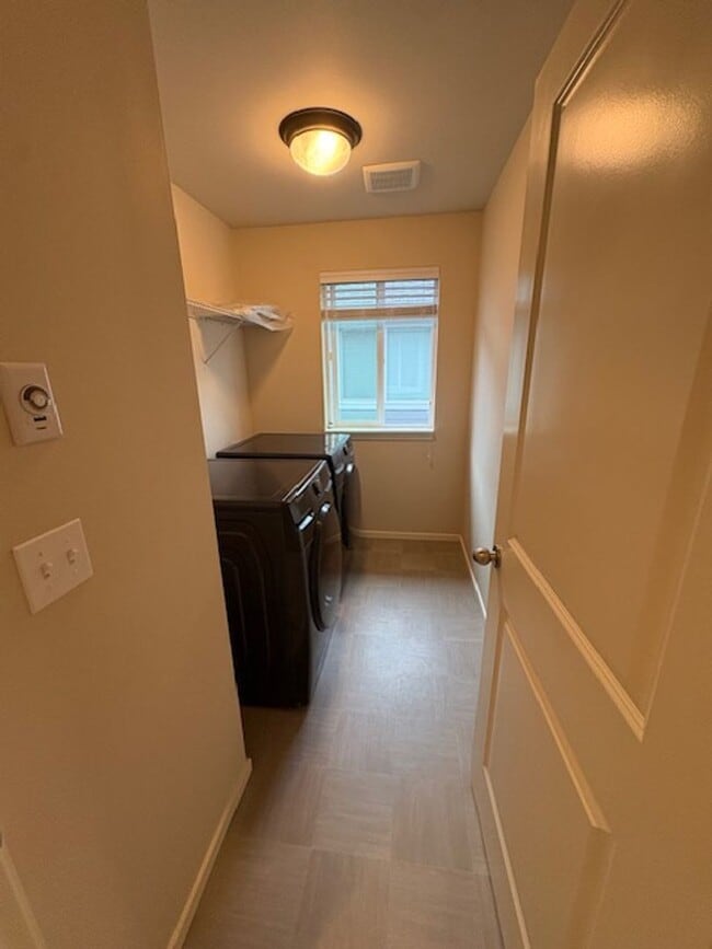 Building Photo - Beautiful 4-bedroom 2.5 bath home