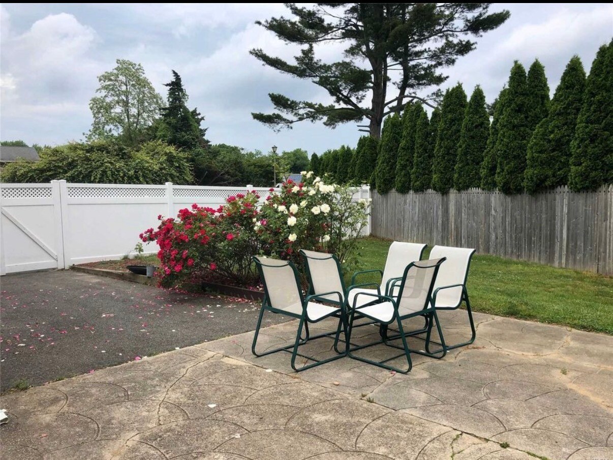 Building Photo - 40 Yale St