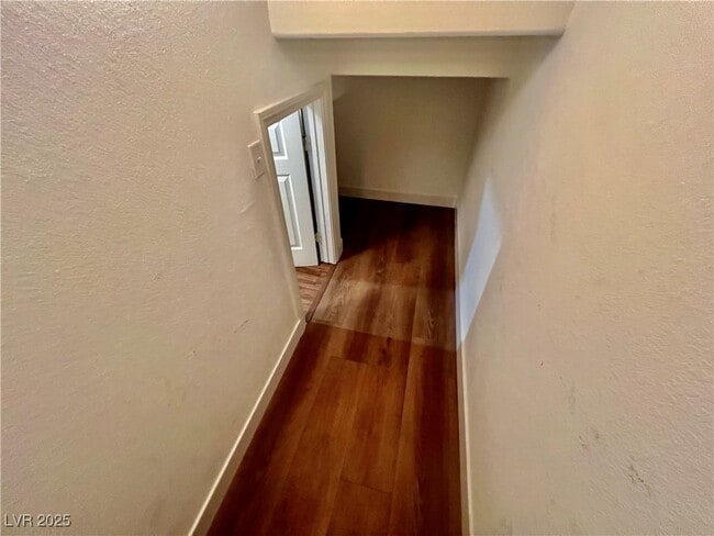 Building Photo - 1324 Sun Village Ave