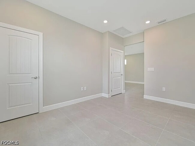 Building Photo - 42218 Edgewater Dr