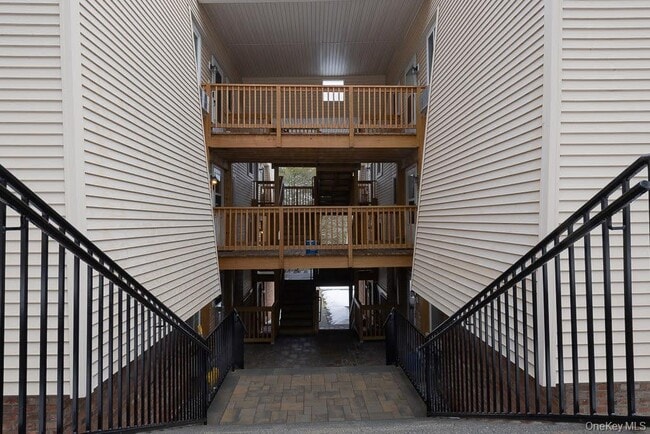 Building Photo - 219 Fox Run Ln