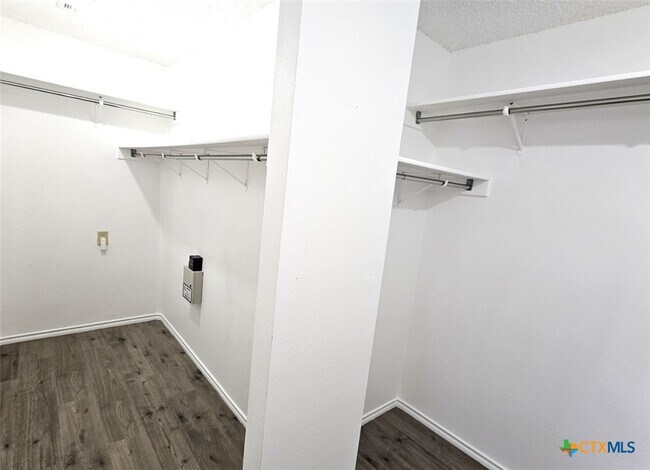 Building Photo - 1648 Dogwood Ln