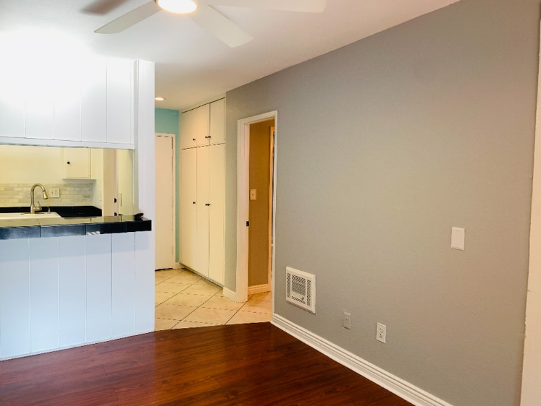 Building Photo - 1040 W MacArthur Blvd