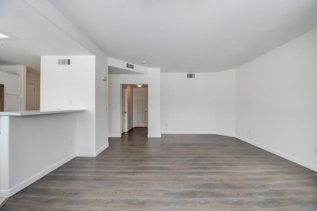 Building Photo - Beautiful 2 BR In Gated 89052 Community