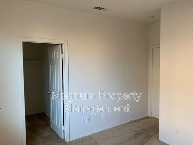 Building Photo - 29675 Ski Ranch St