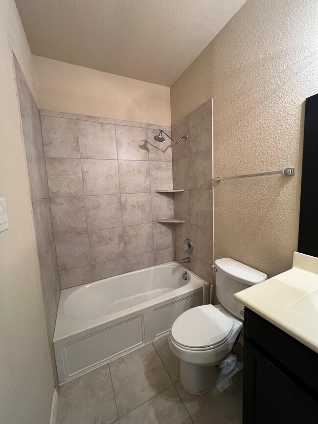 Building Photo - 3650 Sumner Lodge Dr