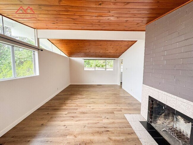 Building Photo - 18731 Hanna Dr