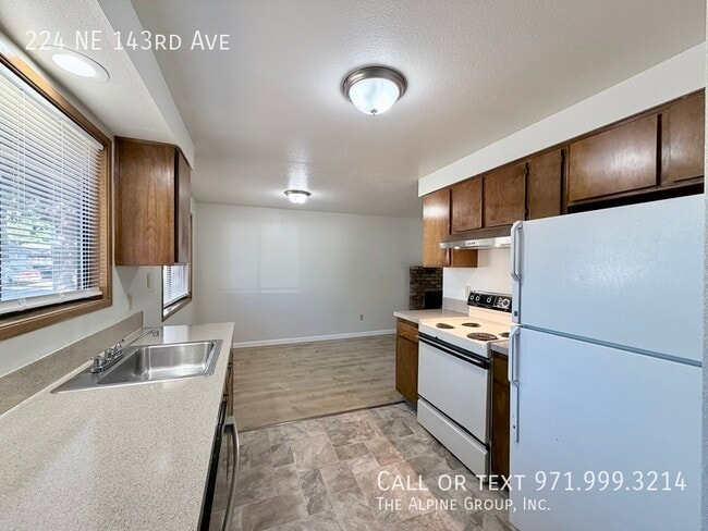 Building Photo - 224 NE 143rd Ave