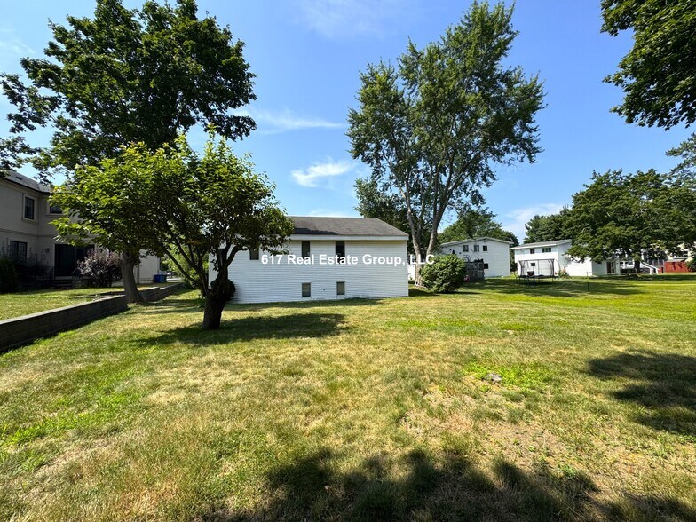 Building Photo - 55 Esty Farm Rd