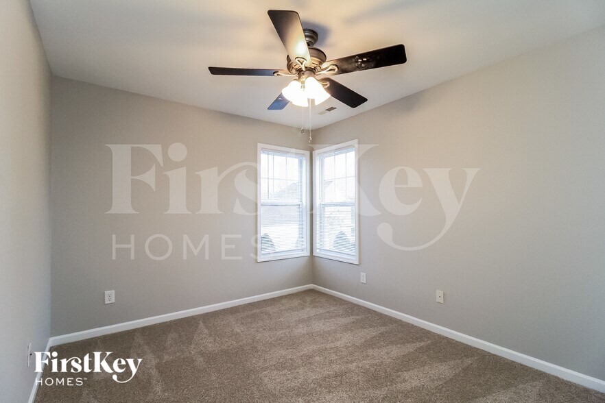 Building Photo - 112 Waverly St