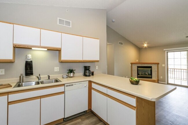 Building Photo - Updated 2 Bedroom with Garage and Off Street Parking Included!
