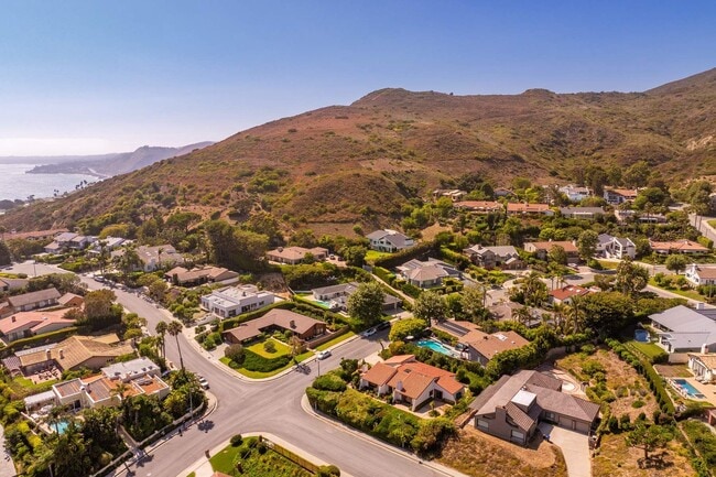 Building Photo - 3636 Malibu Country Dr