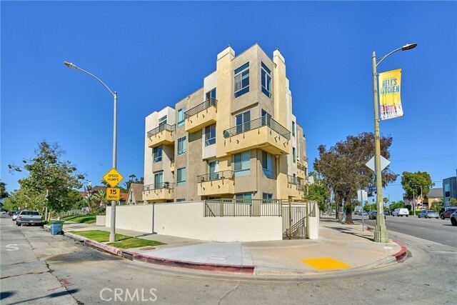 Building Photo - 5525 W Olympic Blvd
