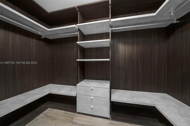 Building Photo - 801 S Miami Ave