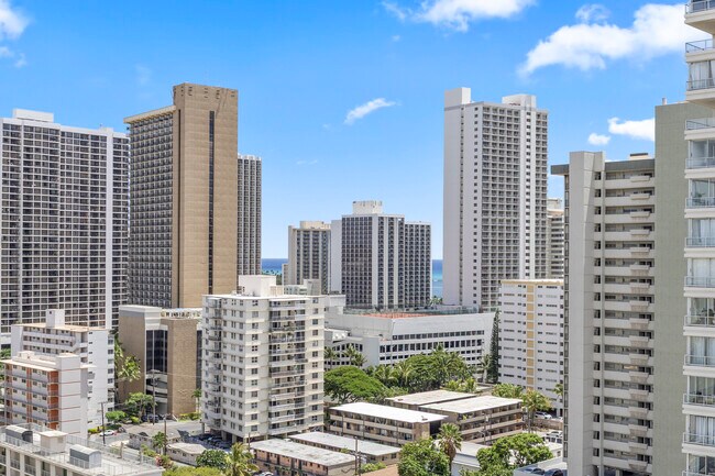 Building Photo - Ala Wai TH 1902