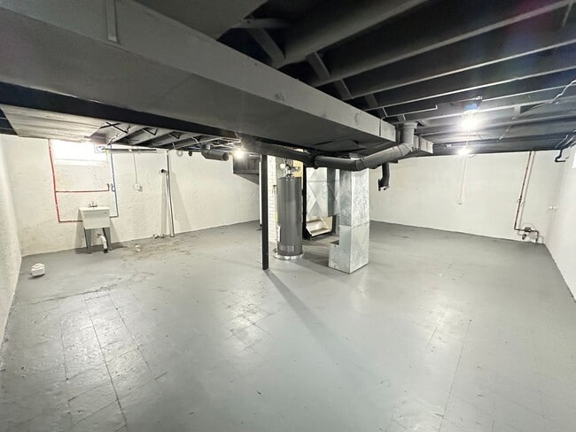 Building Photo - Fully Renovated 3-Bedroom Home – Move-In R...