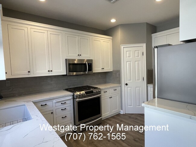 Building Photo - 1453 Woodside Cir