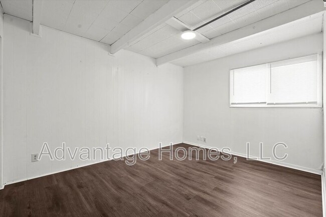 Building Photo - 914 N 70th St