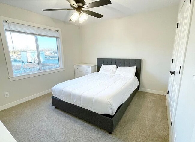 Building Photo - 3-Car Garage + Spacious Yard + Stainless Appliances + Fireplace + Near NEW Oliver Brown Elementary