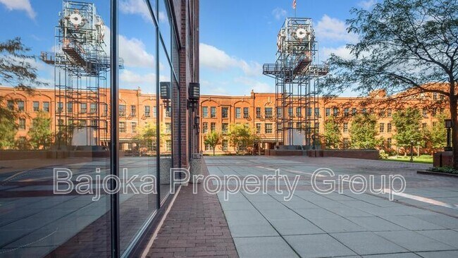 Building Photo - 200 River Pl Dr