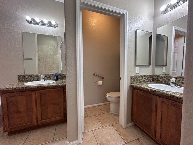 Building Photo - Spacious single story home w/3 beds, 2 bath, den, 2 car garage, near everything.