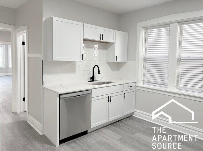 Building Photo - 2937 N Fairfield Ave