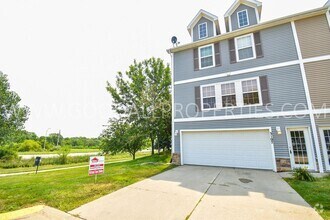 Building Photo - 2 Bedroom 2 Bath 2 car attached garage