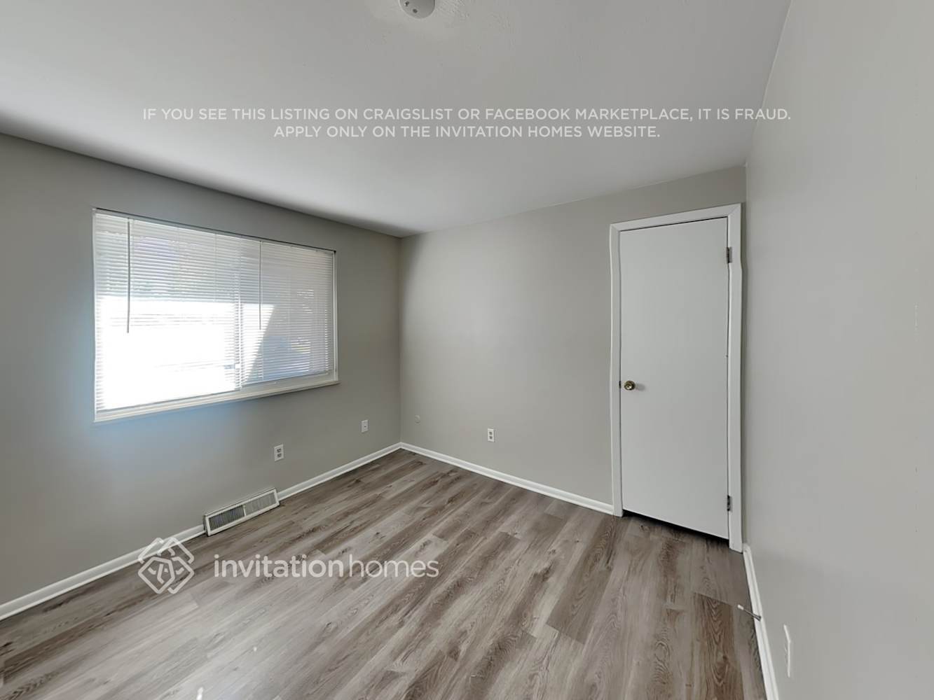 Building Photo - 7113 W Hinsdale Dr