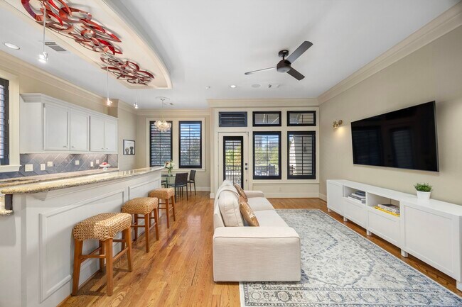 Building Photo - 1312 Crocker St