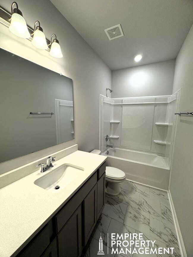 Building Photo - Move In Special: 1/2 Off 1st Month's Rent!!