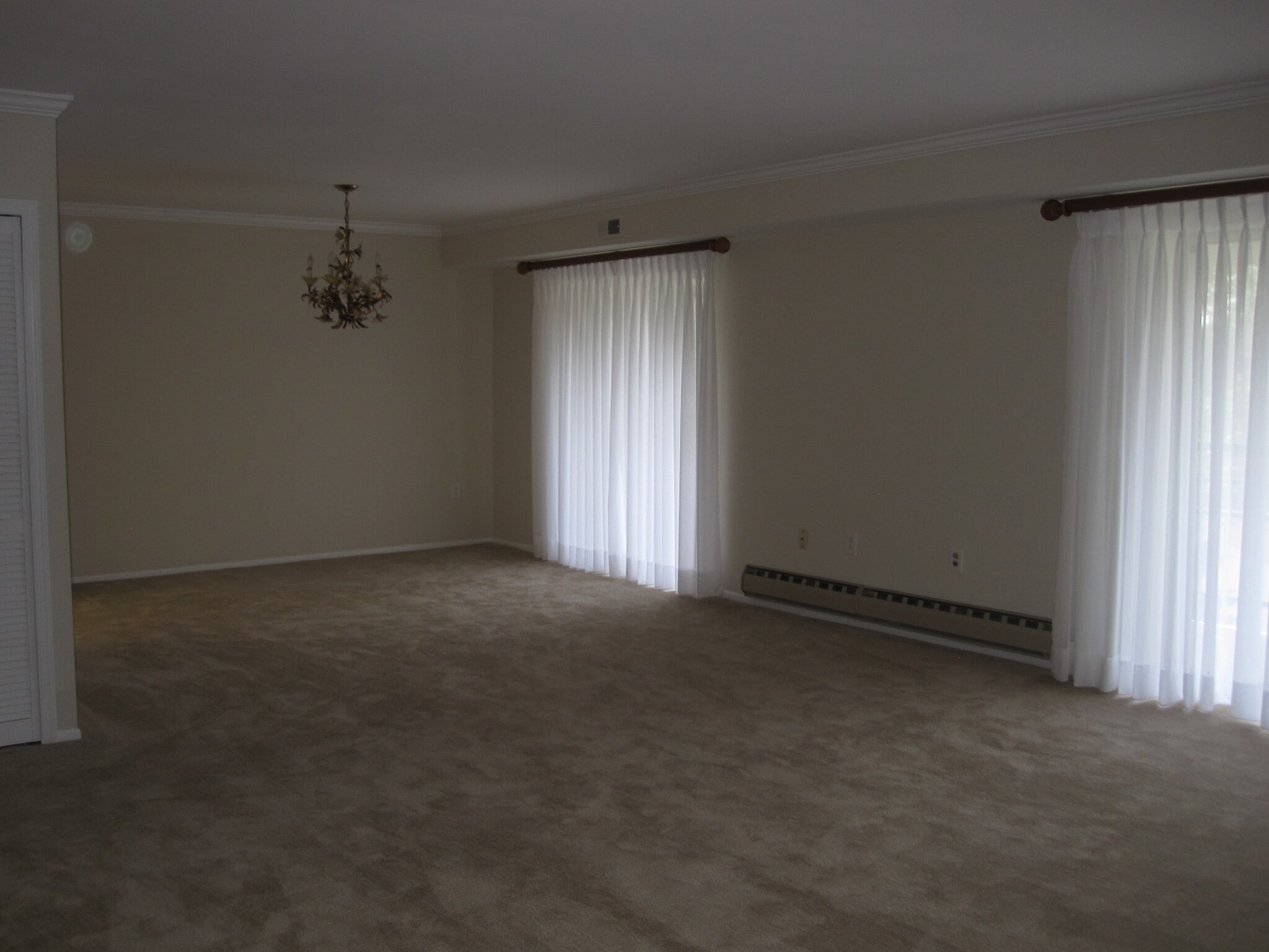 Building Photo - 15300 Wallbrook Ct