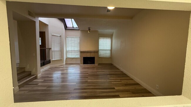 Building Photo - 2-Bedroom, 2-bathroom Condo in the Heart of Fresno