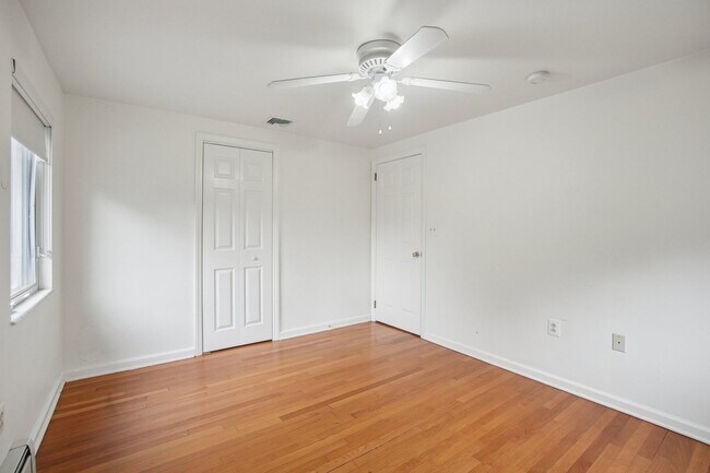 Building Photo - 34 Lewis Dr